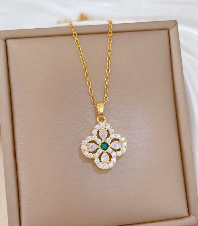 Collar diamond petal