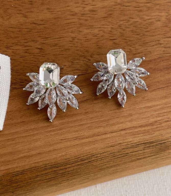 Aretes diamond leaf