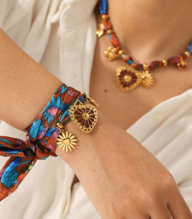 Brazalete print rojo 3 charms