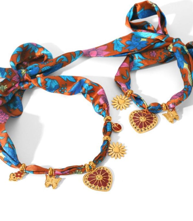 Collar print rojo 5 charms