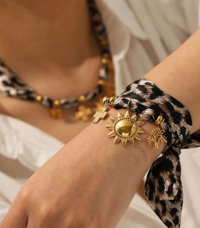 Collar print 5 charms