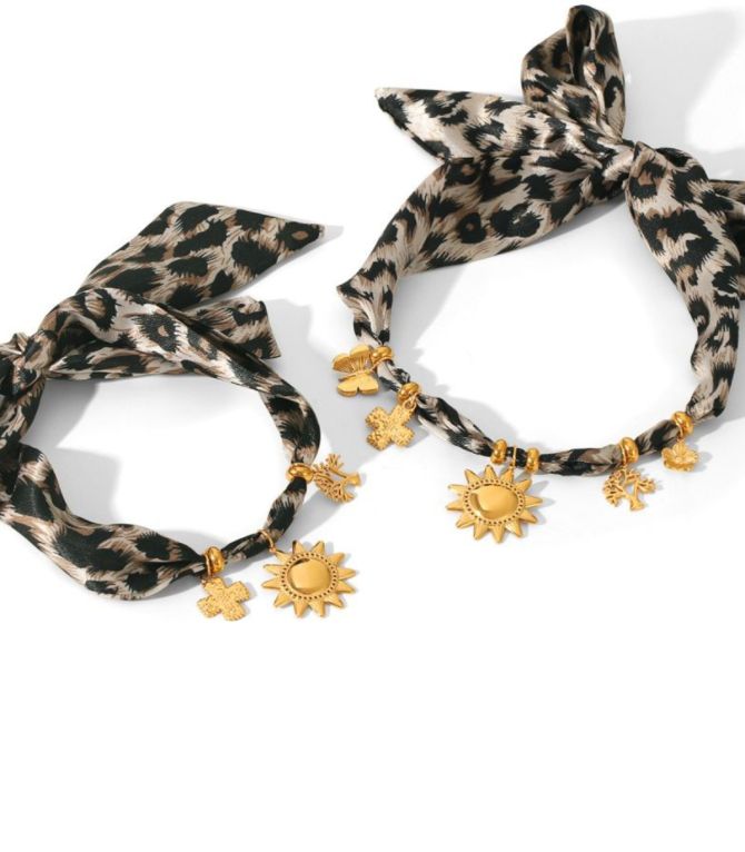 Collar print 5 charms