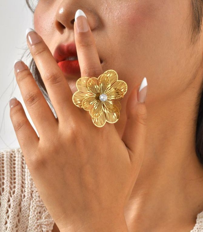 Anillo maxi pétalos