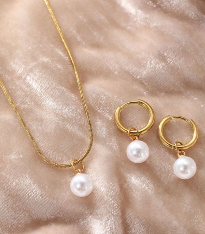 Collar y aretes dorado set perlas