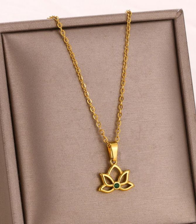 Collar diamond lotus