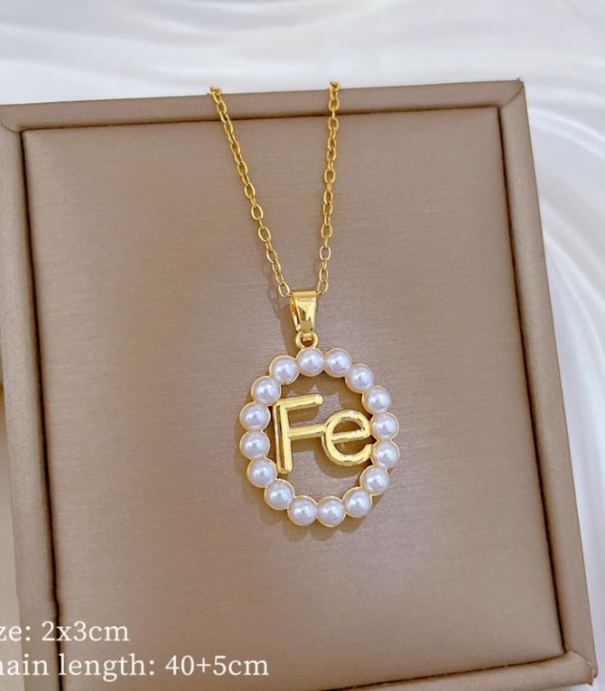 Collar diamond letter round