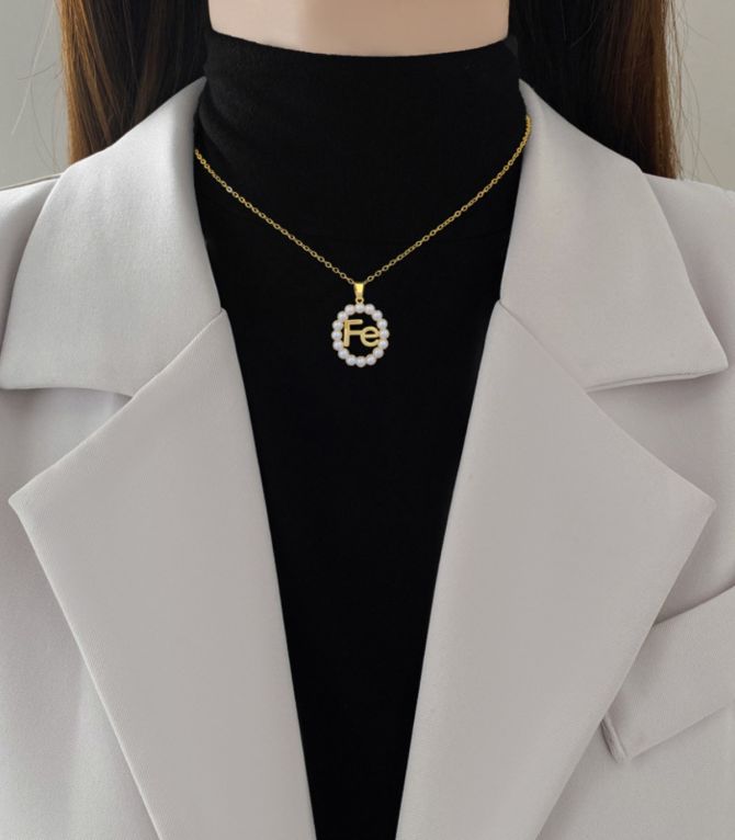 Collar diamond letter round
