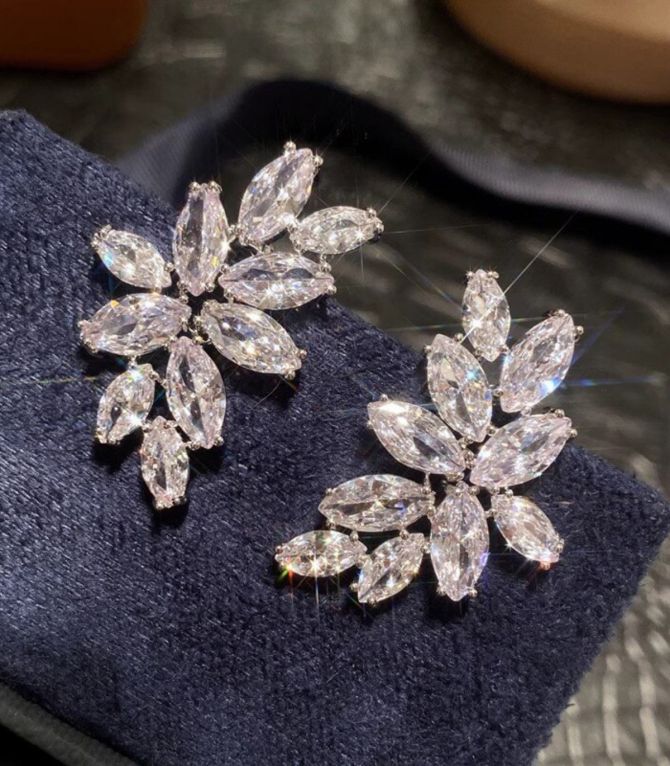 Aretes diamond leaf
