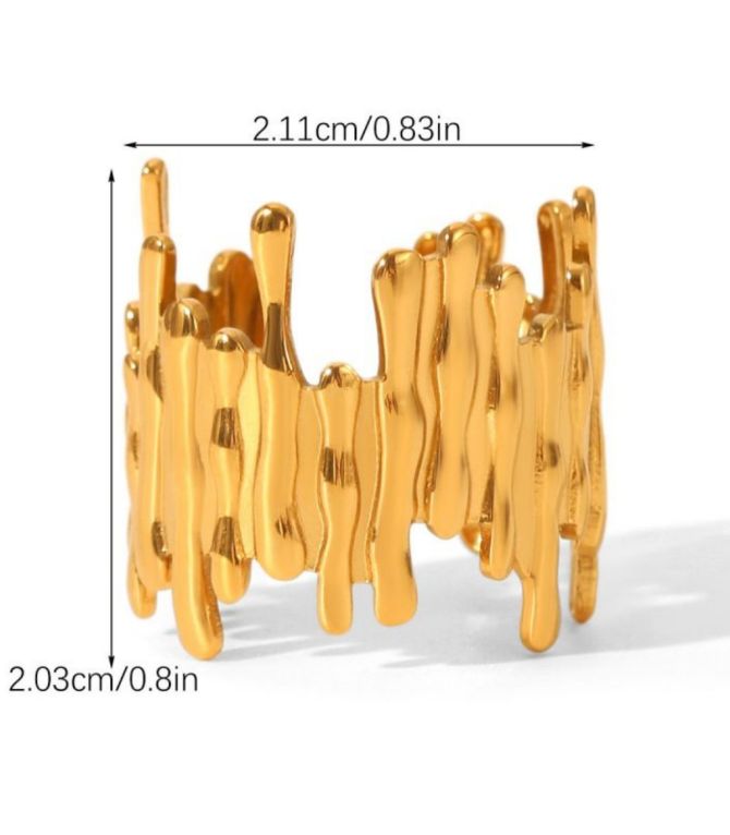 Anillo dorado irregular