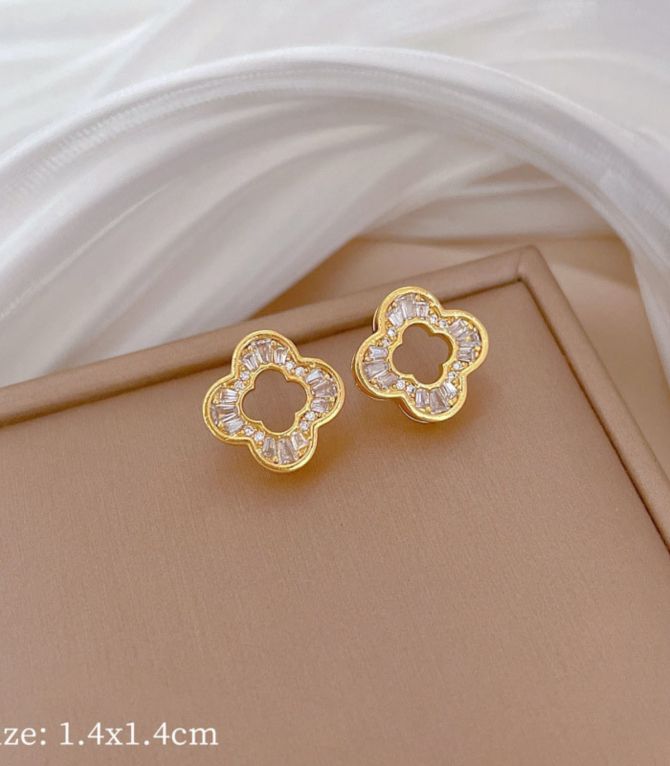 Aretes diamond clover