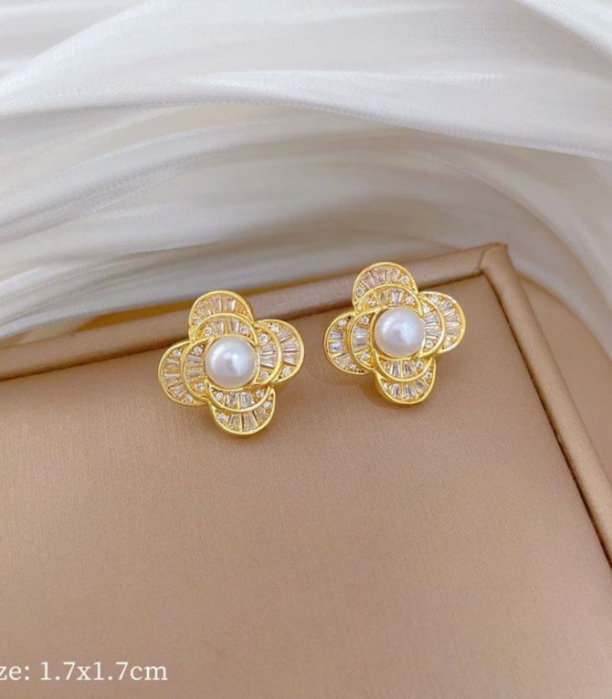 Aretes diamond petal
