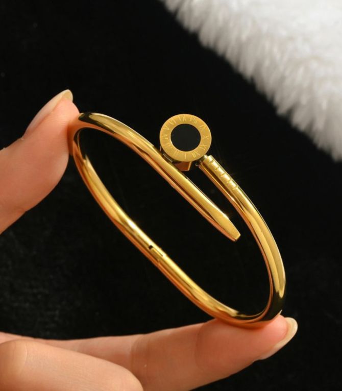 Brazalete clavo romano