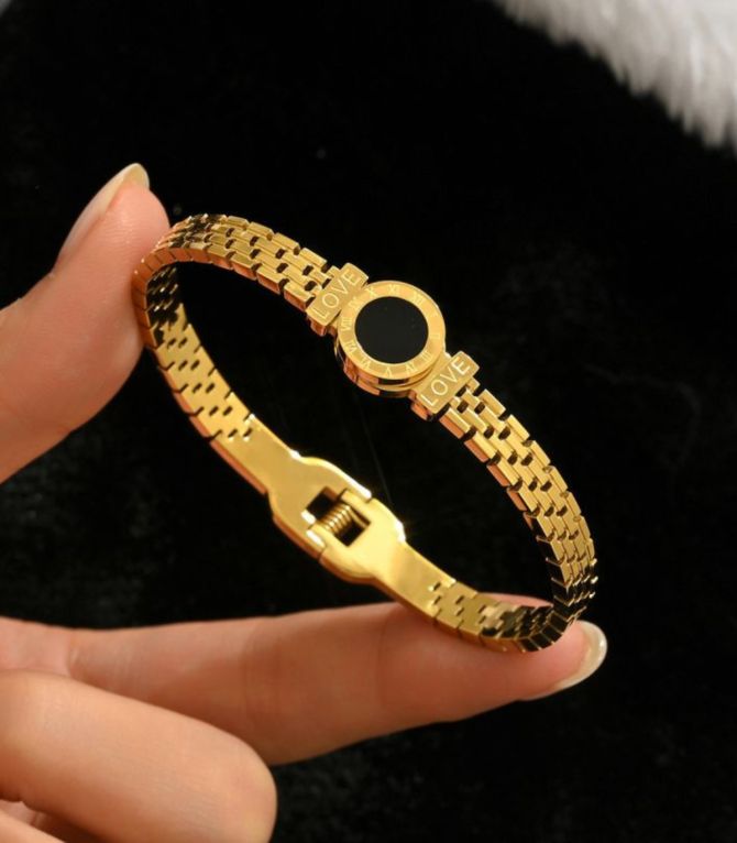 Brazalete love romano