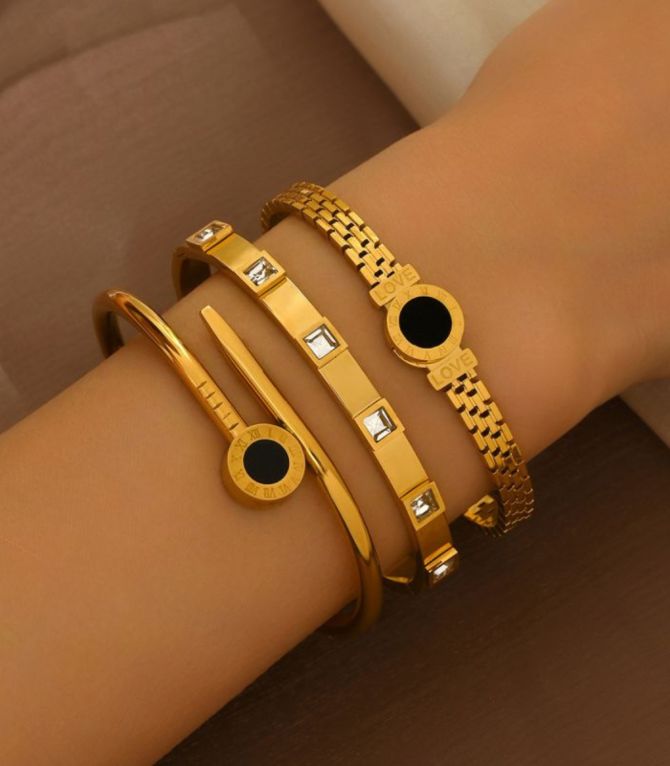 Brazalete love romano