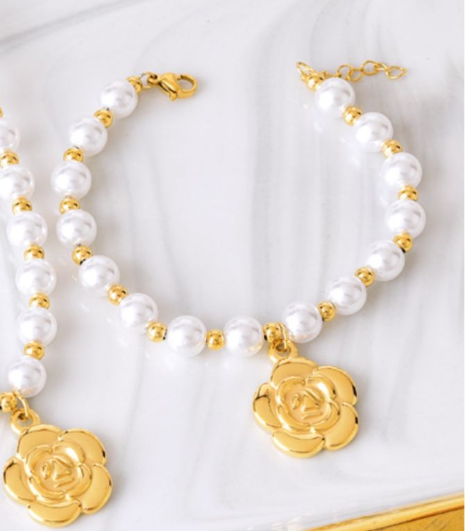 Brazalete perlas y flor