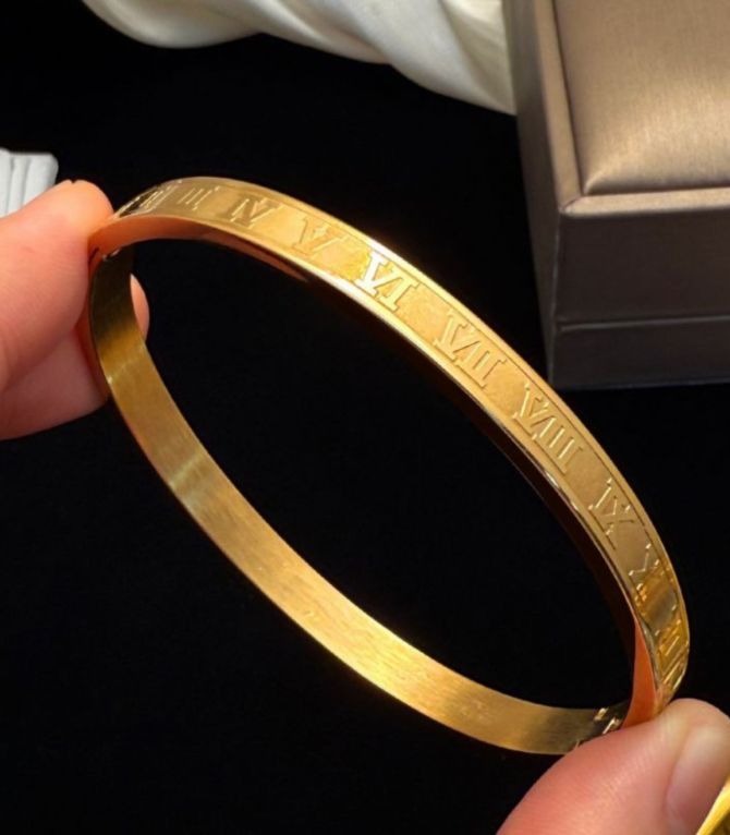 Brazalete número romano