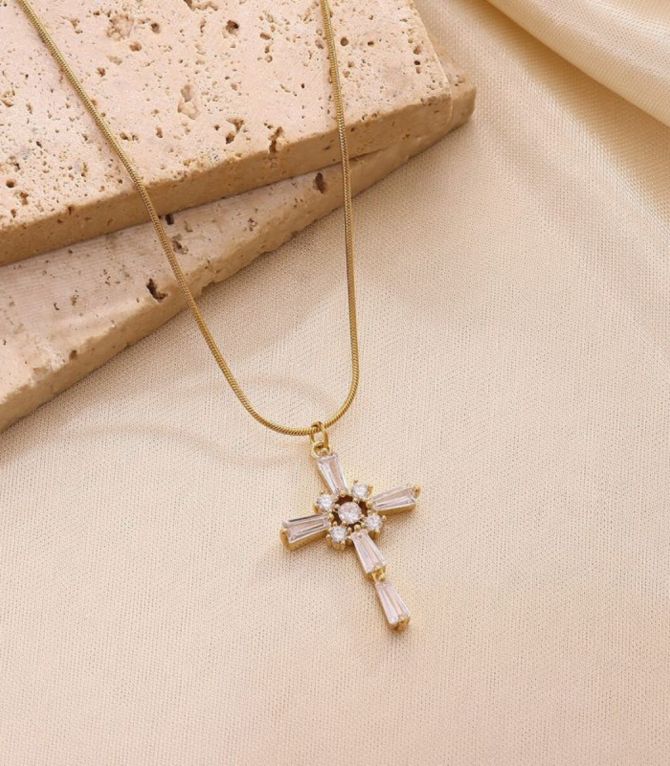 Collar cruz con zirconias