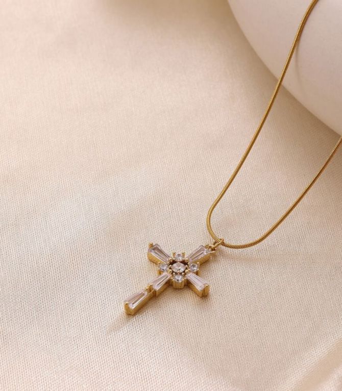 Collar cruz con zirconias