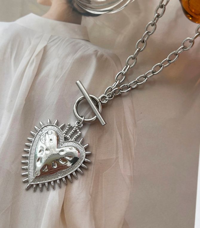 Collar heart ot buckle