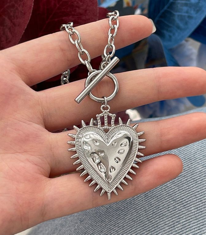 Collar heart ot buckle