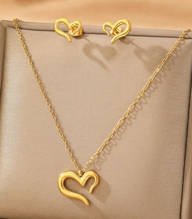 Set collar y aretes corazon abierto dorado