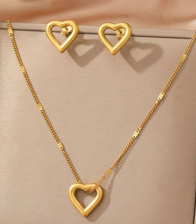 Set collar y aretes corazon dorado