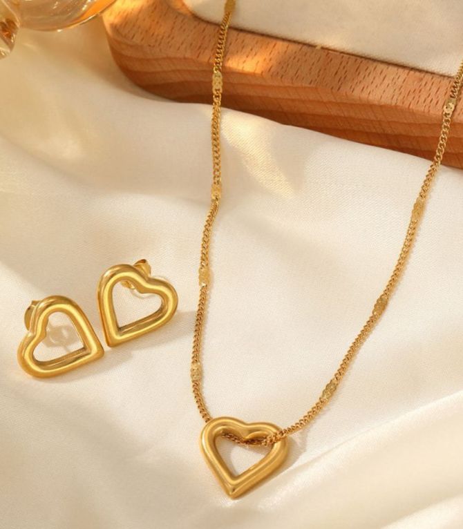 Set collar y aretes corazon dorado