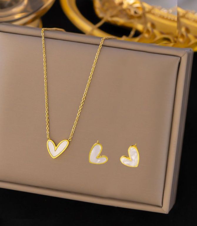 Set collar y aretes corazón