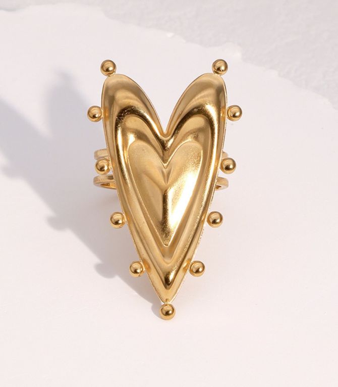 Anillo dorado corazón irregular