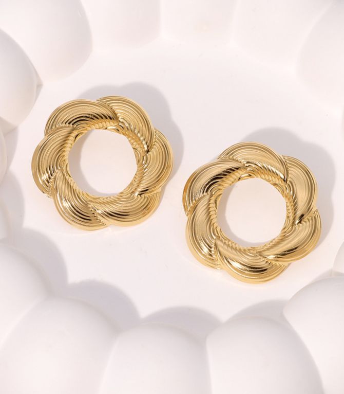 Aretes irregular dorado