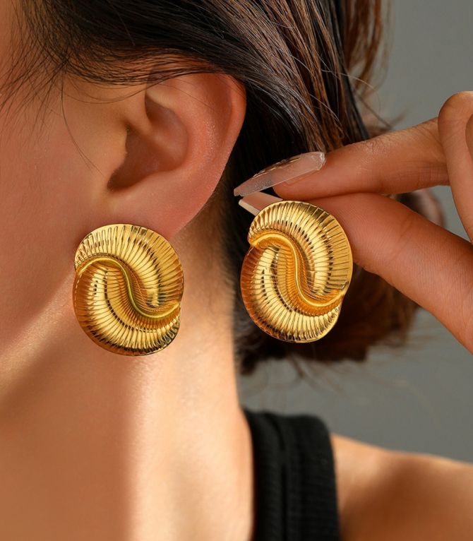 Aretes irregular dorado
