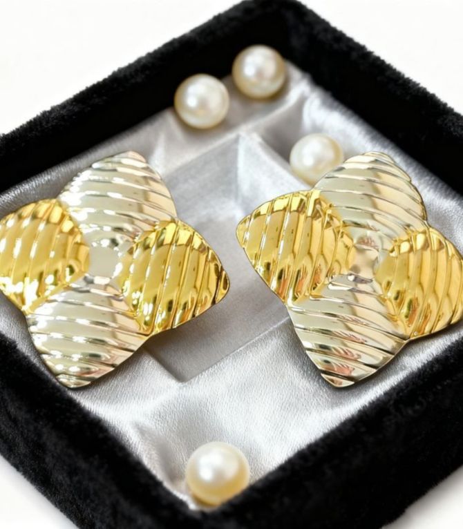 Aretes two tone