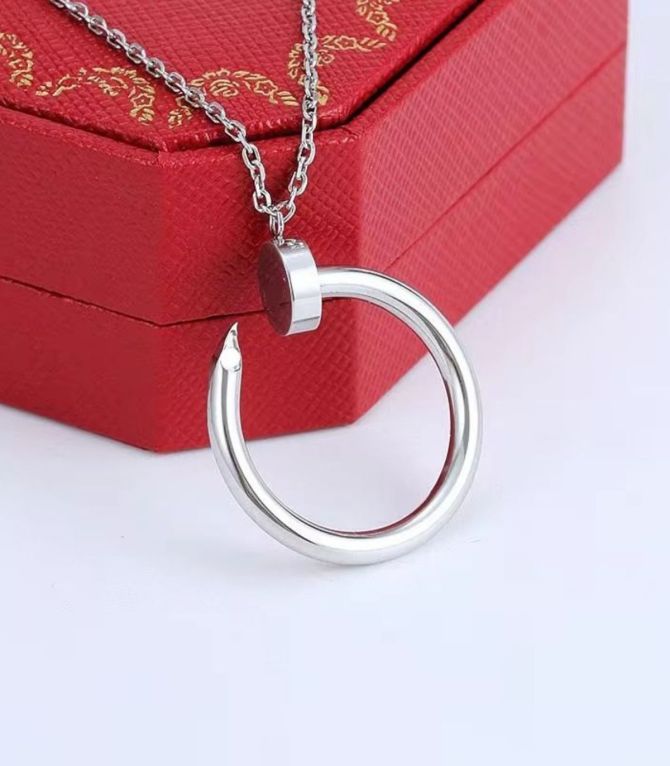 Collar silver clavo