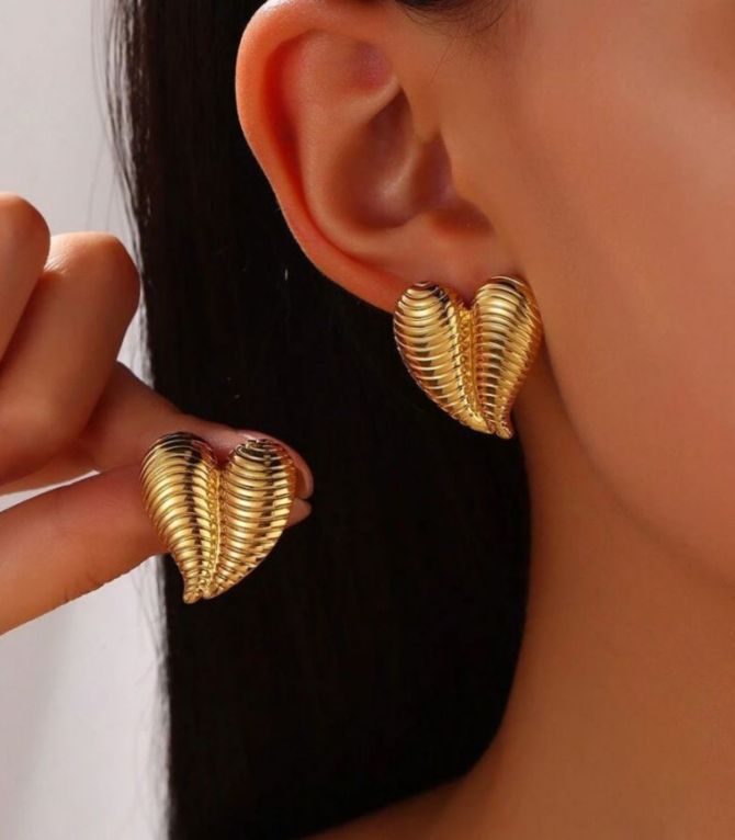 Aretes heart twisted