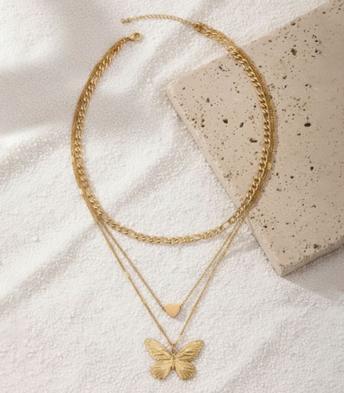 Collar dorado layer mariposa