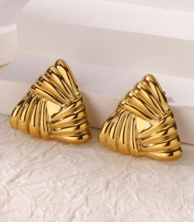 Aretes gold triangle