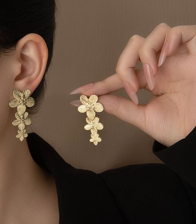 Aretes three flower