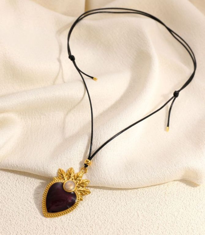 Collar gold heart