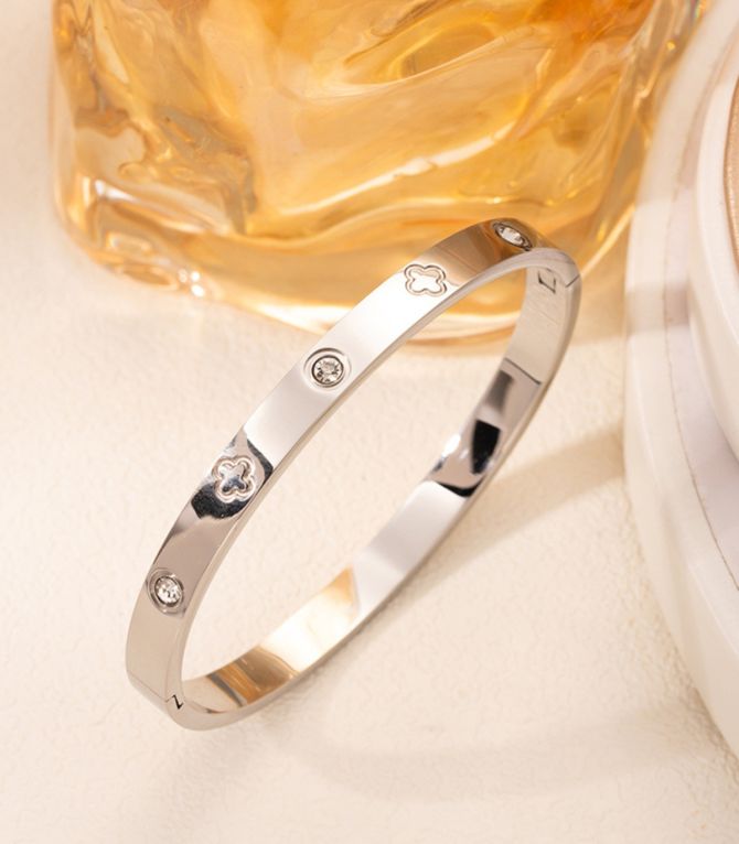 Brazalete silver diamond clover