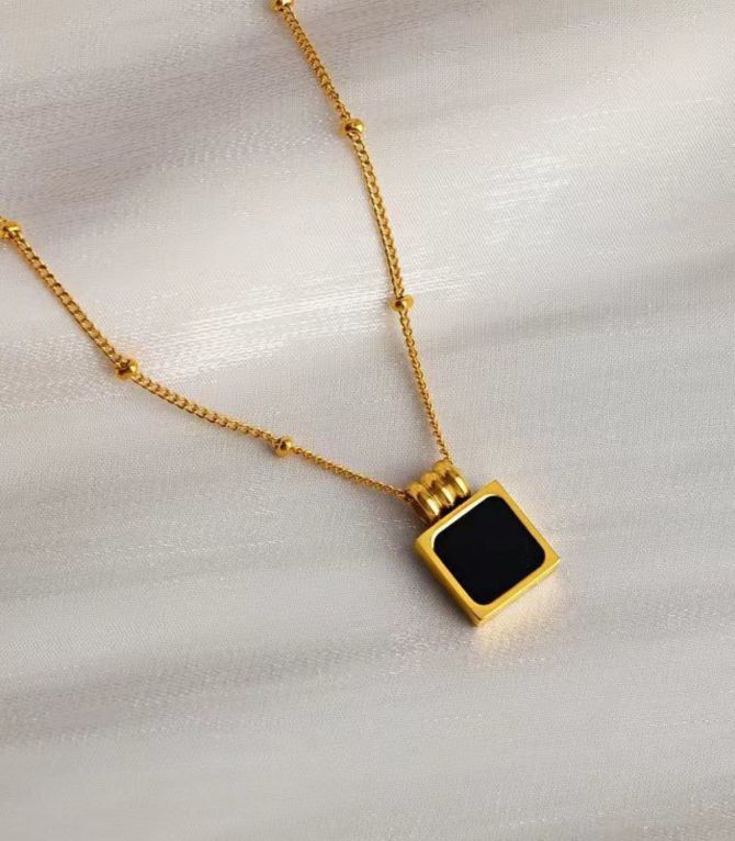 Collar black square