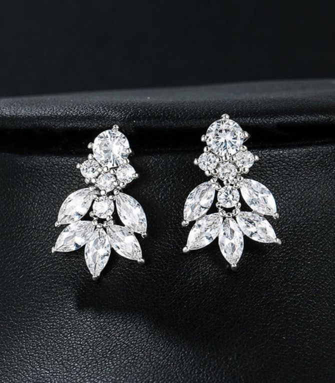 Aretes diamond leaf white