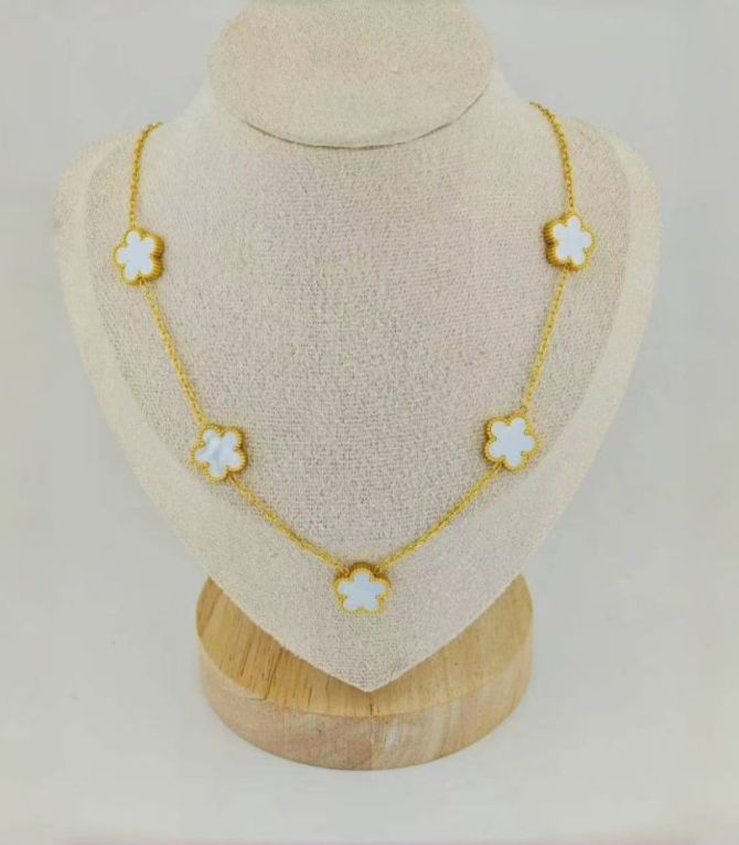 Collar white flower 5