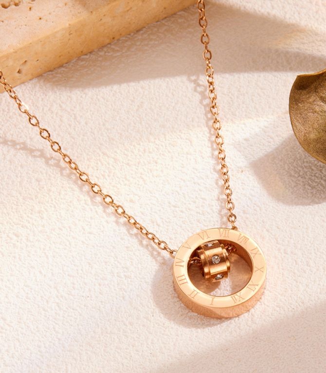 Collar oro rosado romano con zirconias