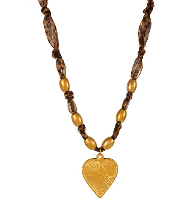 Collar heart leopard print