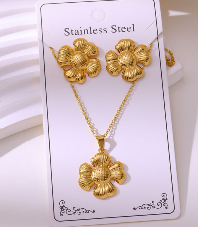 Collar y aretes set flores