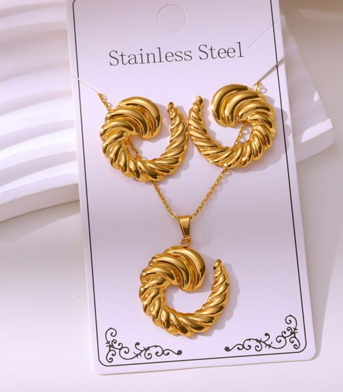 Collar y aretes set geométrico