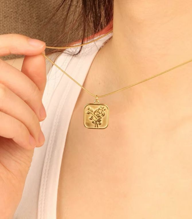 Collar square flower