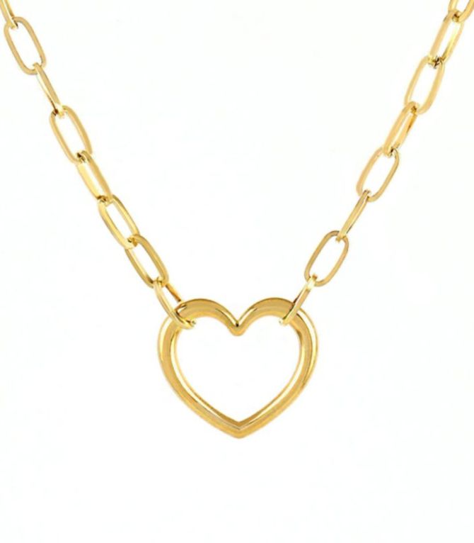 Collar dorado con corazón