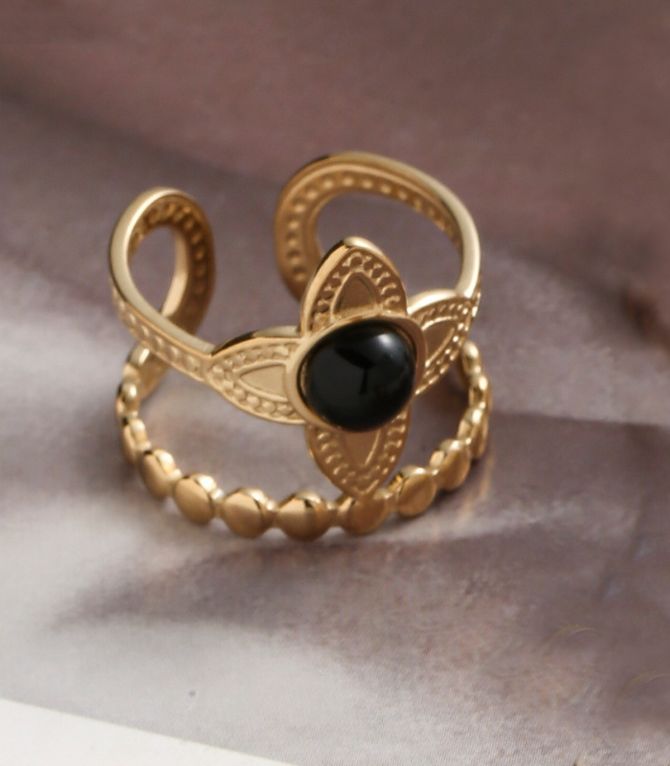 Anillo flor piedra negra