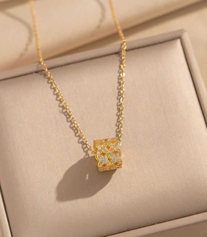 Collar diamond gold waist